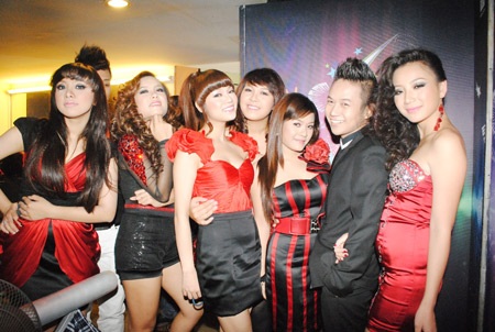 Ngắm lại “Sao mai” trong trang phục của Chung Thanh Phong  - 9