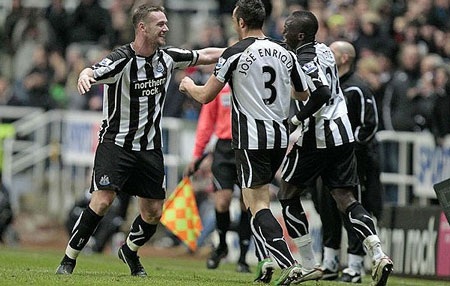 Những khoảnh khắc ấn tượng vòng 22 Premier League - 10