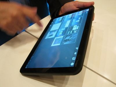 Motorola trình diễn máy tính bảng Xoom tại CES 2011 - 2