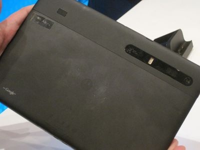 Motorola trình diễn máy tính bảng Xoom tại CES 2011 - 3