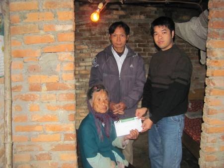 Bạn đọc tiếp sức mẹ con người đàn bà bị ung thư vú - 1 Bạn đọc tiếp sức mẹ con người đàn bà bị ung thư vú - 1