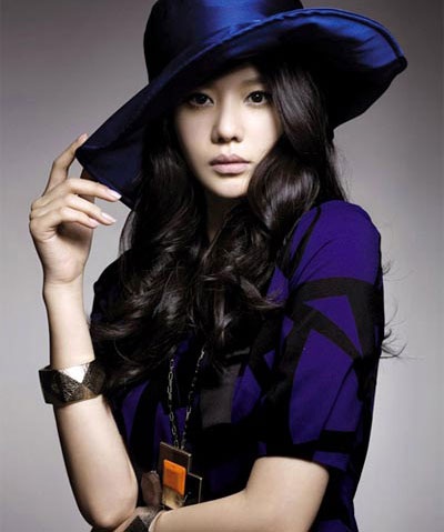 “Người đẹp ngàn cân” Kim Ah Joong nhận bằng thạc sĩ - 1