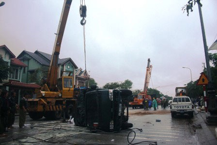 Tai nạn giao thông kinh hoàng, 2 mẹ con chết tại chỗ - 1