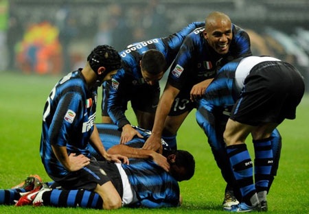 Inter đánh bại Napoli mừng tân HLV trưởng Leonardo - 3 Inter đánh bại Napoli mừng tân HLV trưởng Leonardo - 3