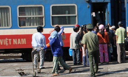 Thêm 4 đoàn tàu từ Nam ra Bắc dịp Tết - 1