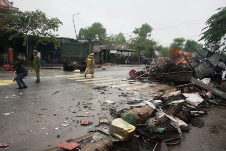 Tai nạn giao thông kinh hoàng, 2 mẹ con chết tại chỗ - 2