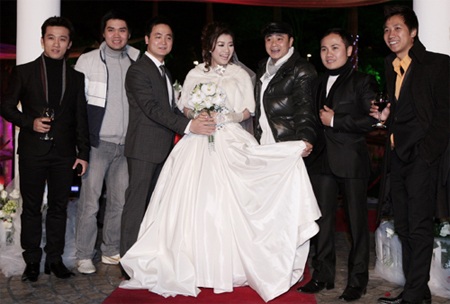 Người đẹp phim “Những cánh hoa bay” rạng rỡ trong ngày cưới - 9