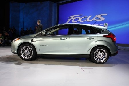 Ra mắt Ford Focus phiên bản chạy điện - 10 Ra mắt Ford Focus phiên bản chạy điện - 10