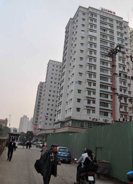 Xây bít sân thượng, chung cư "thách thức" hỏa hoạn - 1 Xây bít sân thượng, chung cư "thách thức" hỏa hoạn - 1
