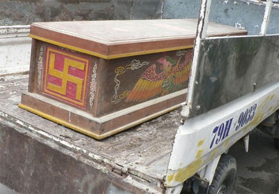 Khánh Hòa: Khiêng quan tài đi đòi tiền hụi - 1 Khánh Hòa: Khiêng quan tài đi đòi tiền hụi - 1