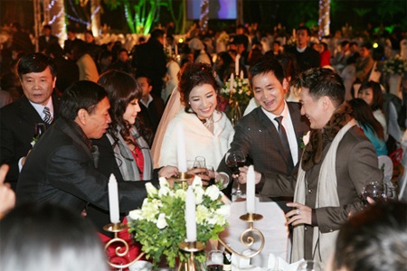 Người đẹp phim “Những cánh hoa bay” rạng rỡ trong ngày cưới - 14