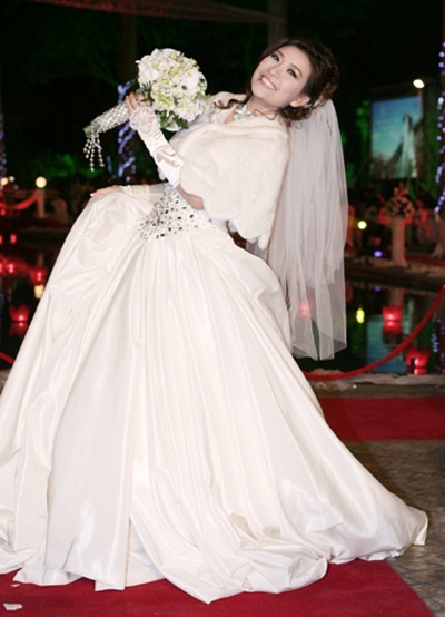 Người đẹp phim “Những cánh hoa bay” rạng rỡ trong ngày cưới - 2