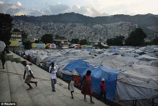 Haiti 1 năm sau động đất - cảnh kinh hoàng gần như nguyên vẹn - 6 Haiti 1 năm sau động đất - cảnh kinh hoàng gần như nguyên vẹn - 6