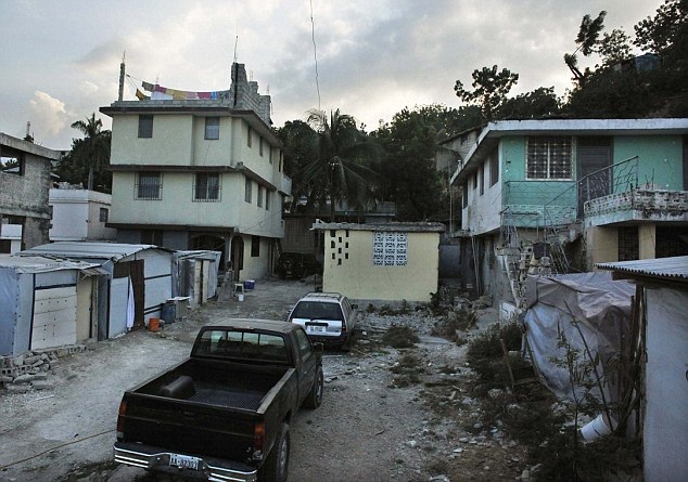 Haiti 1 năm sau động đất - cảnh kinh hoàng gần như nguyên vẹn - 8 Haiti 1 năm sau động đất - cảnh kinh hoàng gần như nguyên vẹn - 8