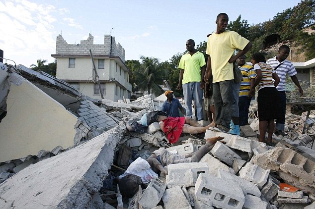 Haiti 1 năm sau động đất - cảnh kinh hoàng gần như nguyên vẹn - 7 Haiti 1 năm sau động đất - cảnh kinh hoàng gần như nguyên vẹn - 7