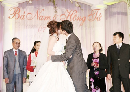 Người đẹp phim “Những cánh hoa bay” rạng rỡ trong ngày cưới - 19