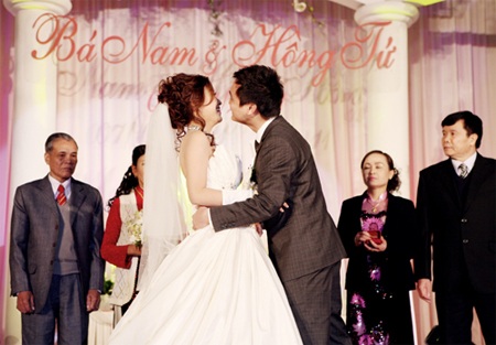 Người đẹp phim “Những cánh hoa bay” rạng rỡ trong ngày cưới - 18