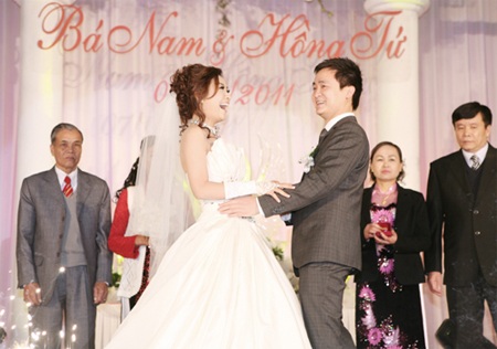 Người đẹp phim “Những cánh hoa bay” rạng rỡ trong ngày cưới - 17