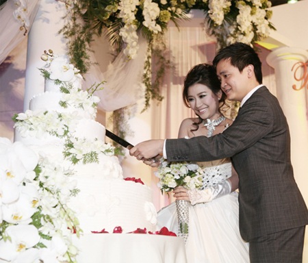 Người đẹp phim “Những cánh hoa bay” rạng rỡ trong ngày cưới - 15