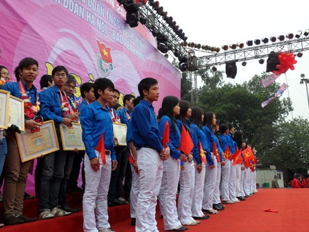 Giới trẻ Hà Nội không ngại mưa rét đi hiến máu - 2 Giới trẻ Hà Nội không ngại mưa rét đi hiến máu - 2