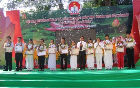 Học sinh TPHCM vui hội trại làm theo lời Bác - 1