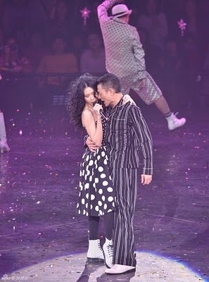 Cháu gái Lưu Đức Hoa lừa tiền fan hâm mộ - 2