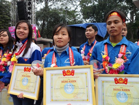 Giới trẻ Hà Nội không ngại mưa rét đi hiến máu - 11 Giới trẻ Hà Nội không ngại mưa rét đi hiến máu - 11