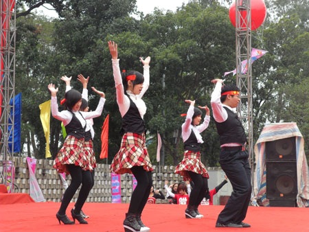 Giới trẻ Hà Nội không ngại mưa rét đi hiến máu - 8 Giới trẻ Hà Nội không ngại mưa rét đi hiến máu - 8