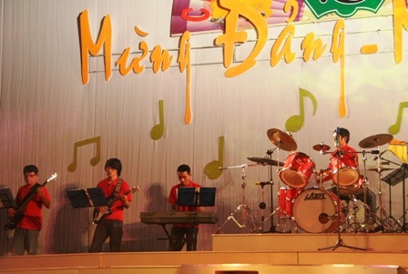 Độc đáo đêm văn nghệ mừng Ngày Học sinh, sinh viên Việt Nam - 2