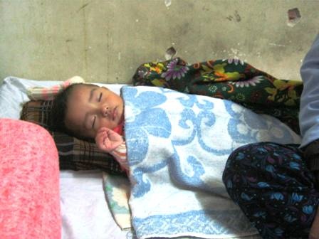 Thời tiết lạnh, hàng trăm trẻ mắc bệnh tiêu chảy - 1