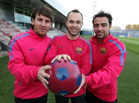 Cơ hội chia đều cho Xavi, Iniesta và Messi - 1