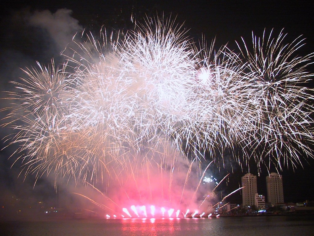 Đà Nẵng: Bắn pháo hoa tại 4 điểm dịp tết Tân Mão - 1