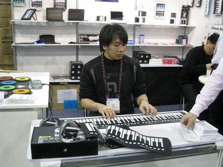 Chùm ảnh: Gặp các “diễn viên phụ” tại CES 2011 - 11 Chùm ảnh: Gặp các “diễn viên phụ” tại CES 2011 - 11
