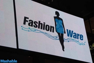 Chân dài trên “sàn diễn công nghệ” CES 2011 - 1