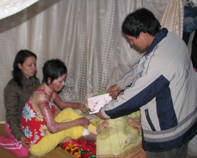 Bạn đọc Dân trí tại Nghệ An giúp đỡ em Nguyễn Thị Hải 20 triệu đồng  - 2