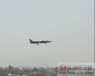 Chiến đấu cơ tàng hình Trung Quốc lần đầu cất cánh - 3