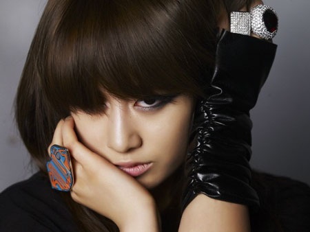 Lee Hyori và T.O.P đẹp nhất khi kẻ… mắt nước - 3 Lee Hyori và T.O.P đẹp nhất khi kẻ… mắt nước - 3