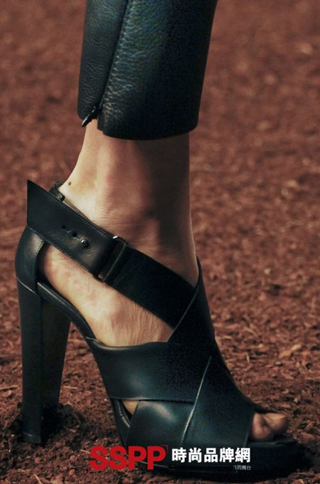 Những mẫu giầy mới nhất 2011 của Hermes và John Galliano - 2