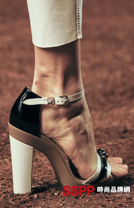 Những mẫu giầy mới nhất 2011 của Hermes và John Galliano - 3