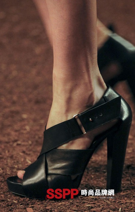 Những mẫu giầy mới nhất 2011 của Hermes và John Galliano - 4