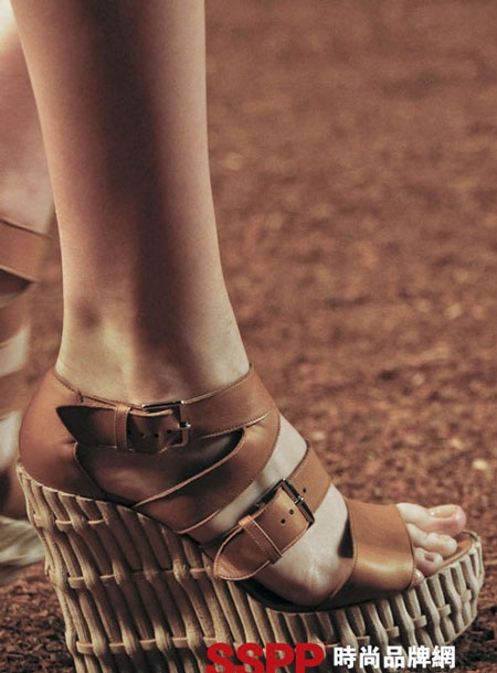 Những mẫu giầy mới nhất 2011 của Hermes và John Galliano - 9
