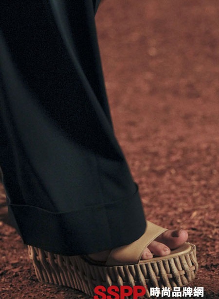 Những mẫu giầy mới nhất 2011 của Hermes và John Galliano - 12