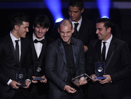 C. Ronaldo không bỏ phiếu cho Messi - 2 C. Ronaldo không bỏ phiếu cho Messi - 2