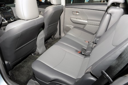 Toyota Prius V - Tăng diện tích, thêm tiện ích - 13