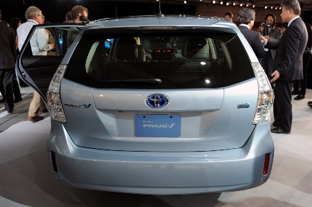 Toyota Prius V - Tăng diện tích, thêm tiện ích - 7