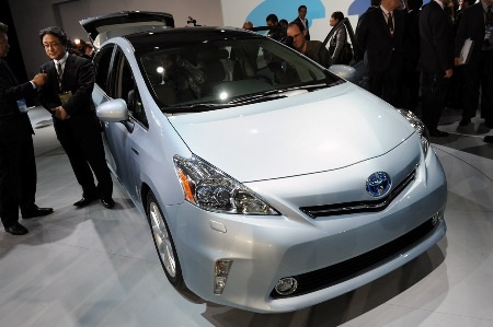 Toyota Prius V - Tăng diện tích, thêm tiện ích - 18