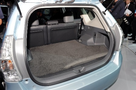 Toyota Prius V - Tăng diện tích, thêm tiện ích - 8