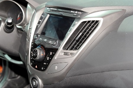 Veloster - Xe nhỏ mang tham vọng lớn của Hyundai - 10