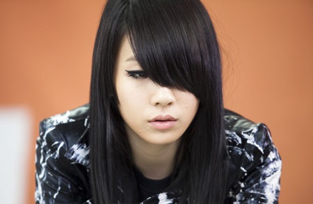 Lee Hyori và T.O.P đẹp nhất khi kẻ… mắt nước - 4 Lee Hyori và T.O.P đẹp nhất khi kẻ… mắt nước - 4
