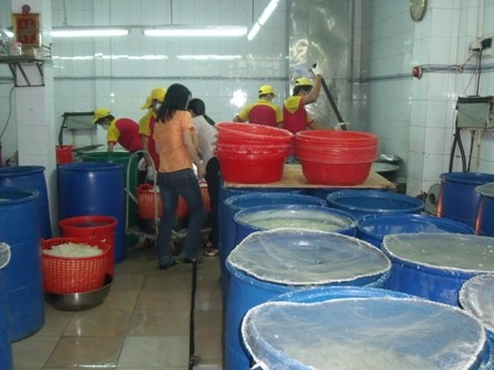 Ngày đầu thanh tra mứt tết, các cơ sở sản xuất đều “sạch” - 2